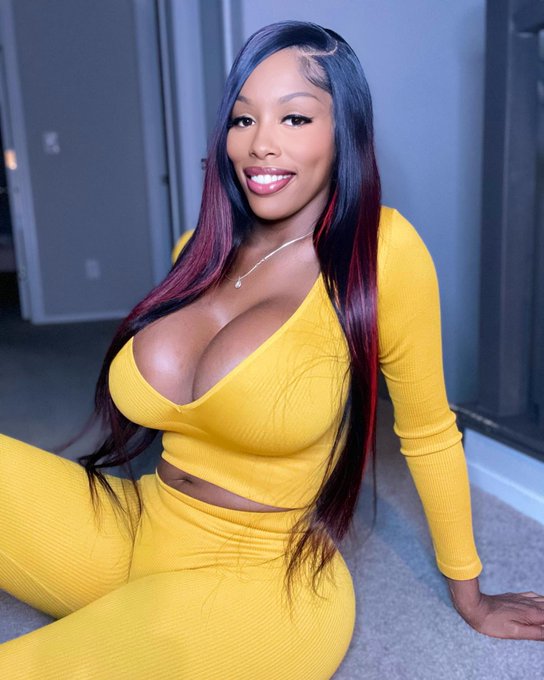 Take my clothes off and bend me over baby 💛 https://t.co/XQBZsDHeUk