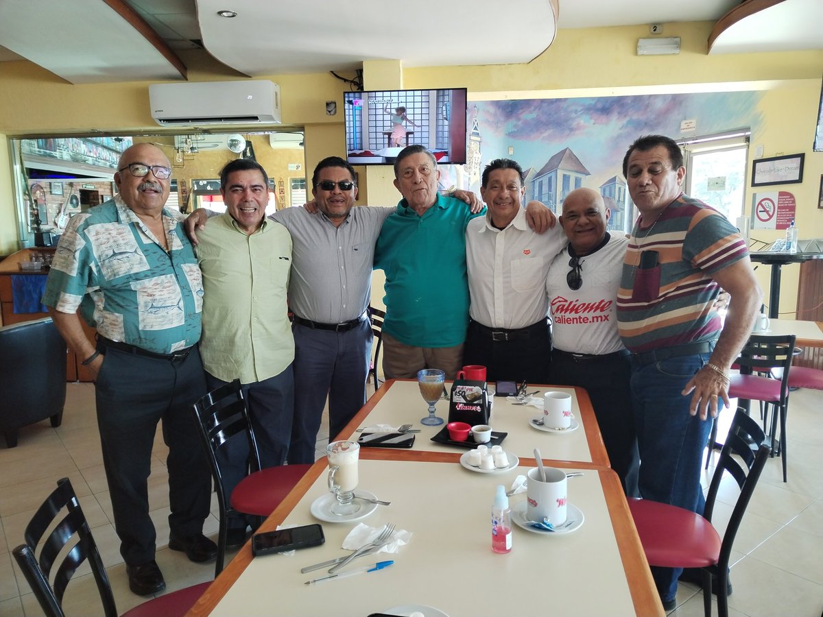 Siempre un gusto saludar  a los amigos en la bella #Chetumal pioneros <a href="/mapachestec/">@MAPACHESTec</a> integrantes de la #FraterniddMapache <a href="/ComunidadTecNM/">ComunidadTecNM</a> <a href="/IT_Chetumal/">TecNM - Chetumal</a> <a href="/chetubien/">Comunidad Chetubien</a> <a href="/egresadostec/">Asociación de Egresados del ITCH, A.C.</a> <a href="/arquitecto_mx/">Victor Sánchez Ruz</a>