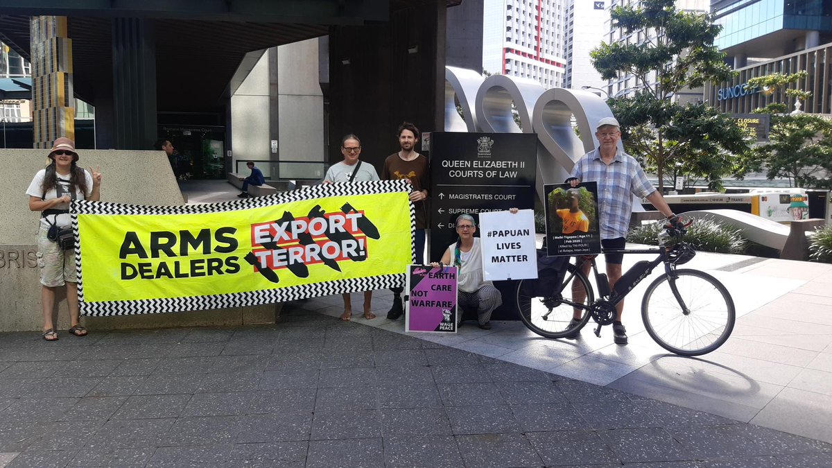 Love and #solidarity to Dave this morning - facing court for disrupting a conference of #armsdealers

Thank you for speaking #truthtopower Dave, and remember you are loved. 🕊️🕊️❤️🧡💛💚💜💙
#earthcarenotwarfare #noAUKUS #NoWar #warprofiteers #statecapture #undueinfluence #Peace