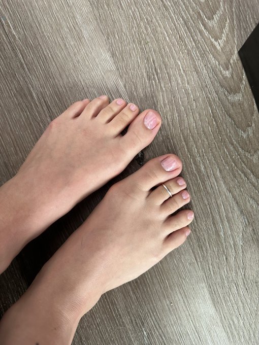 2 pic. The body                                The toes https://t.co/J6hkpt8q0S