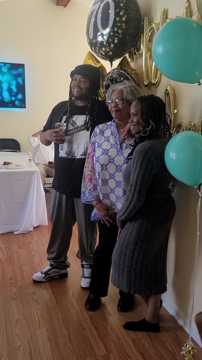 LONNIE_LYLE's tweet image. Me and my lil sis @RequelChena did it up for our momma surprise birthday lunch with our family. Everyone made it special. She loved it. #AllThatMatters #LoveYouMomma Aka #LadyE 😍😍😍