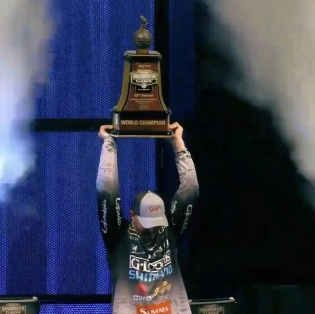 22dukes's tweet photo. "This is my Stanley Cup"
@GussyOutdoors 

#BassmasterClassic #RayScottTrophy #ClassicChampion 
@bassmaster https://t.co/cNPC24Mh2V