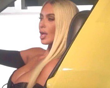 KimKardashian's tweet photo. 💥 https://t.co/3gQm16On8k