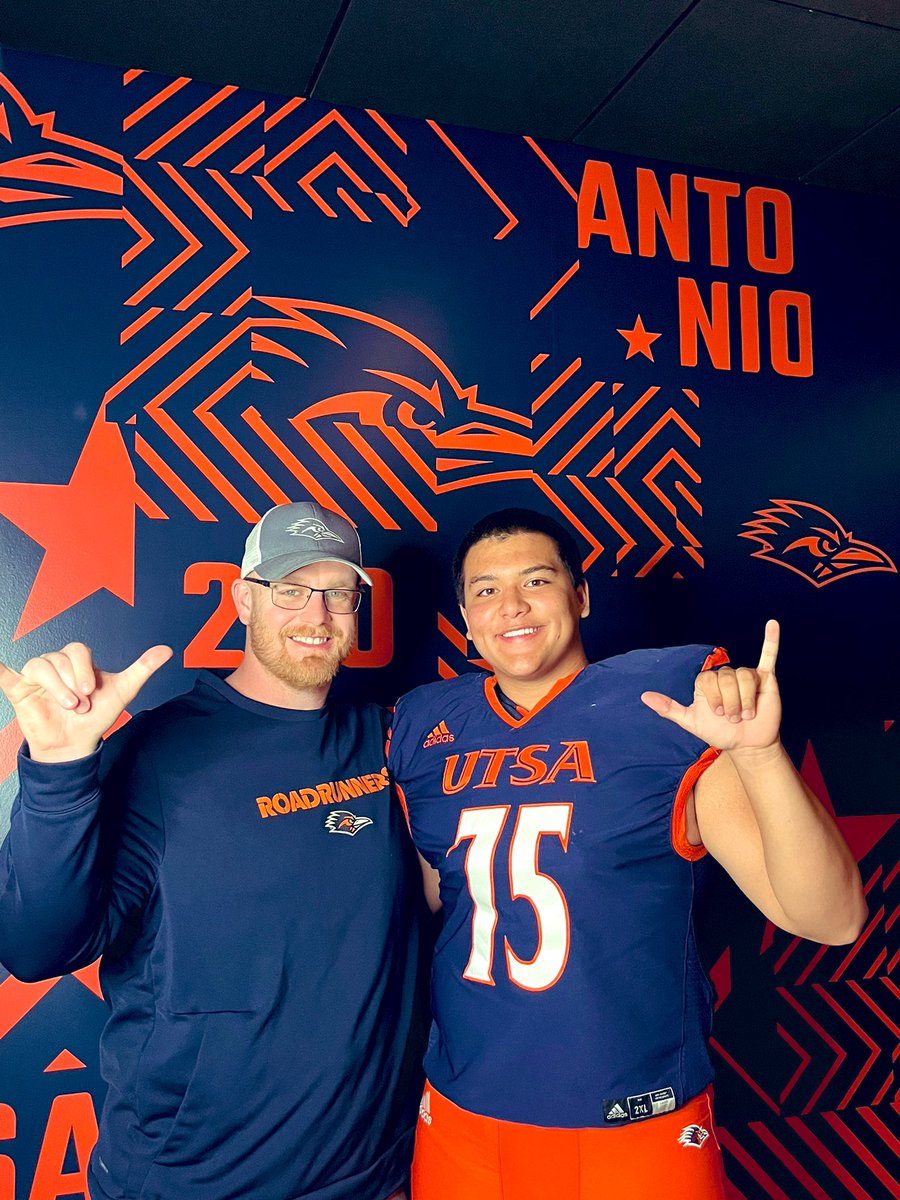 Had a phenomenal time yesterday at UTSA and was extremely grateful for the opportunity to meet the team. Thank you @Coach_TPreston, @KurtTraylor, @ColtonTraylor , @coachDB_William, and @UTSAFTBL for the outstanding hospitality.
 #BirdsUp #210TriangleOfToughness #210HOGS