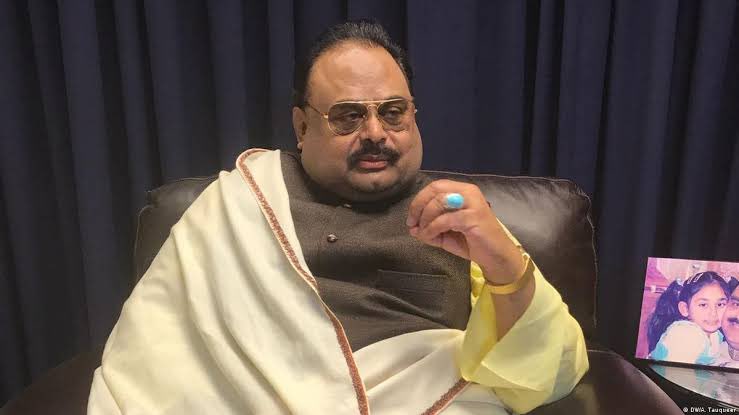 line_mqm's tweet photo. جو الطاف بھائی نے آج سے کافی سال پہلے  بولا  تھا کے تمام فورٹ راشن کا بائیکاٹ کروں تو لوگ اون کی بات پے حس رہے تھے اج الطاف بھائی کی بولی ہوئی بات کو دورا رہے ہیں کے بائیکاٹ کروں اُس ٹائم کر لیتے تو آج یہ حال نا ہوتا
#WeStandWithAltafBhai https://t.co/pOtKT0G0tm