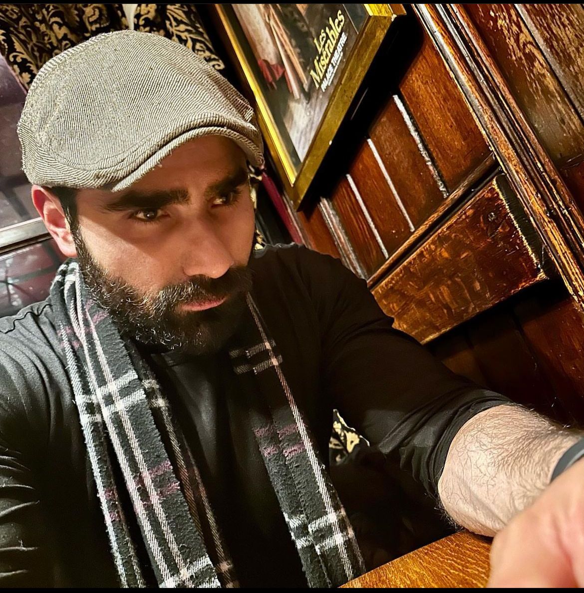 UniNovelas's tweet photo. ¿Ya extrañan ver a este galán en algún proyecto? 😋😏🤭
📸: #MarcosMontero https://t.co/98LuSBgS2r