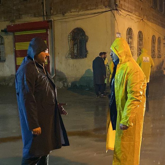 mcanpolatnet's tweet photo. Sancaktar Mahallemizdeyiz. 

Yağış dolayısıyla mahallemizde yürüttüğümüz çalışmalarımızı inceledik. https://t.co/qHUIBUw1X3