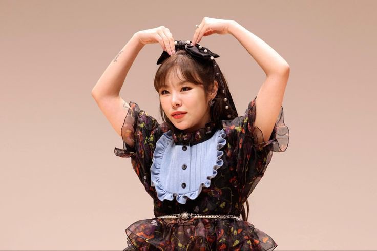 puzzlesite's tweet photo. ⠀⠀こ　 : ⠀⠀ 𝐏𝐙𝐋⠀⠀ ◪⠀⠀ #𝕍⠀⠀ _✶゛⠀  𝗻𝗲𝘄 ⠀⠀ ᓚ ⠀⠀ ⌯ ⠀⠀ pōst ⠀⠀' ⠀ #𝙺eiʼ𝒔少女·𓈒𝑚a͜͡n𝑔a ₊ #𝟸𝟼ʼ𝟶𝟹𖧷𓈒࣪·𝑏utte͡r𝑓ly키스

Es un milagro que Killua sala, pero sabía del último día para conocer a Kei y no podía perderse en ver a su artista favorita. https://t.co/Gh88xe234G