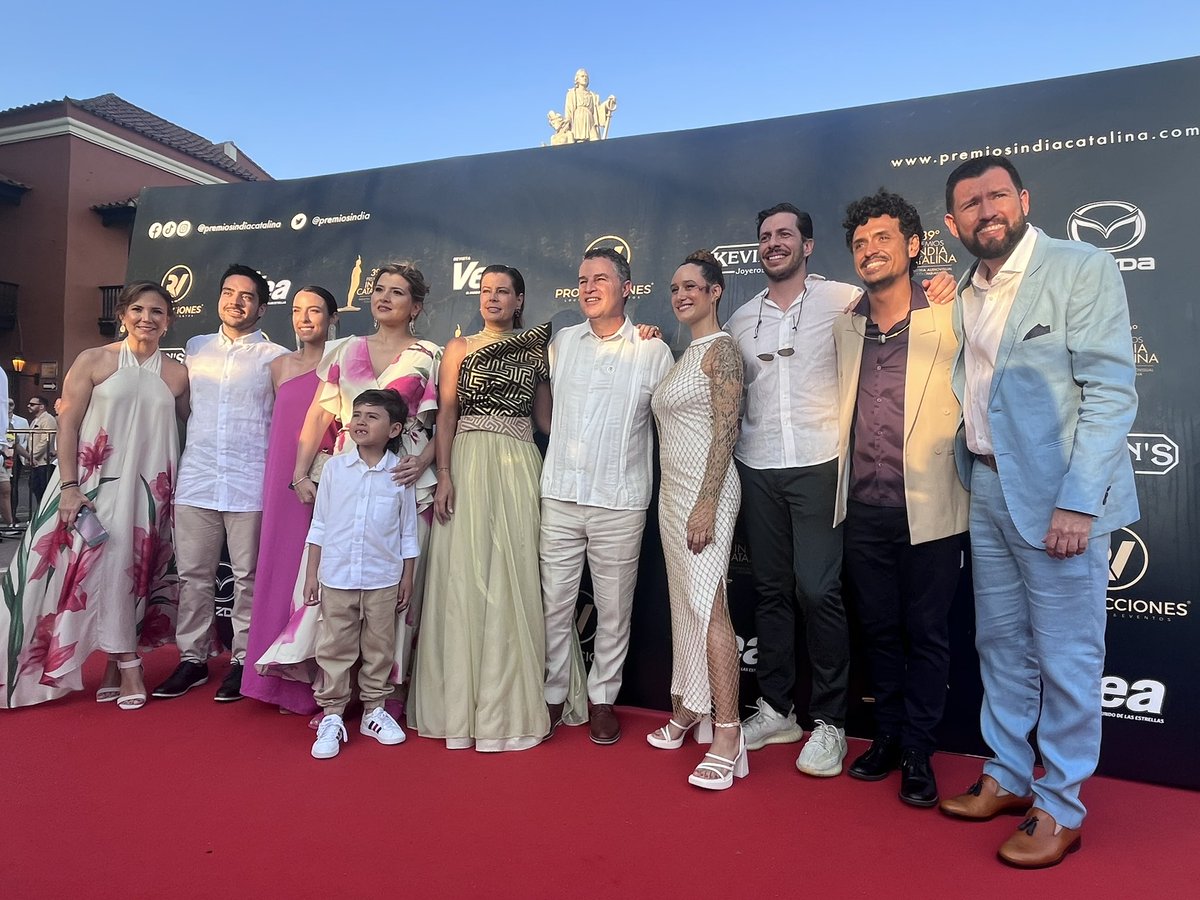 ¡Estamos ‘Happy Happy’! 🥳 Porque esta noche llevamos 2 #PremiosIndia2023 🏆 con <a href="/sinfoniabichos/">La Sinfonía de los Bichos Raros</a> #BichosLaSerie. Se vale ser ‘raros pero bien’. 🦇🪳🐛🐀