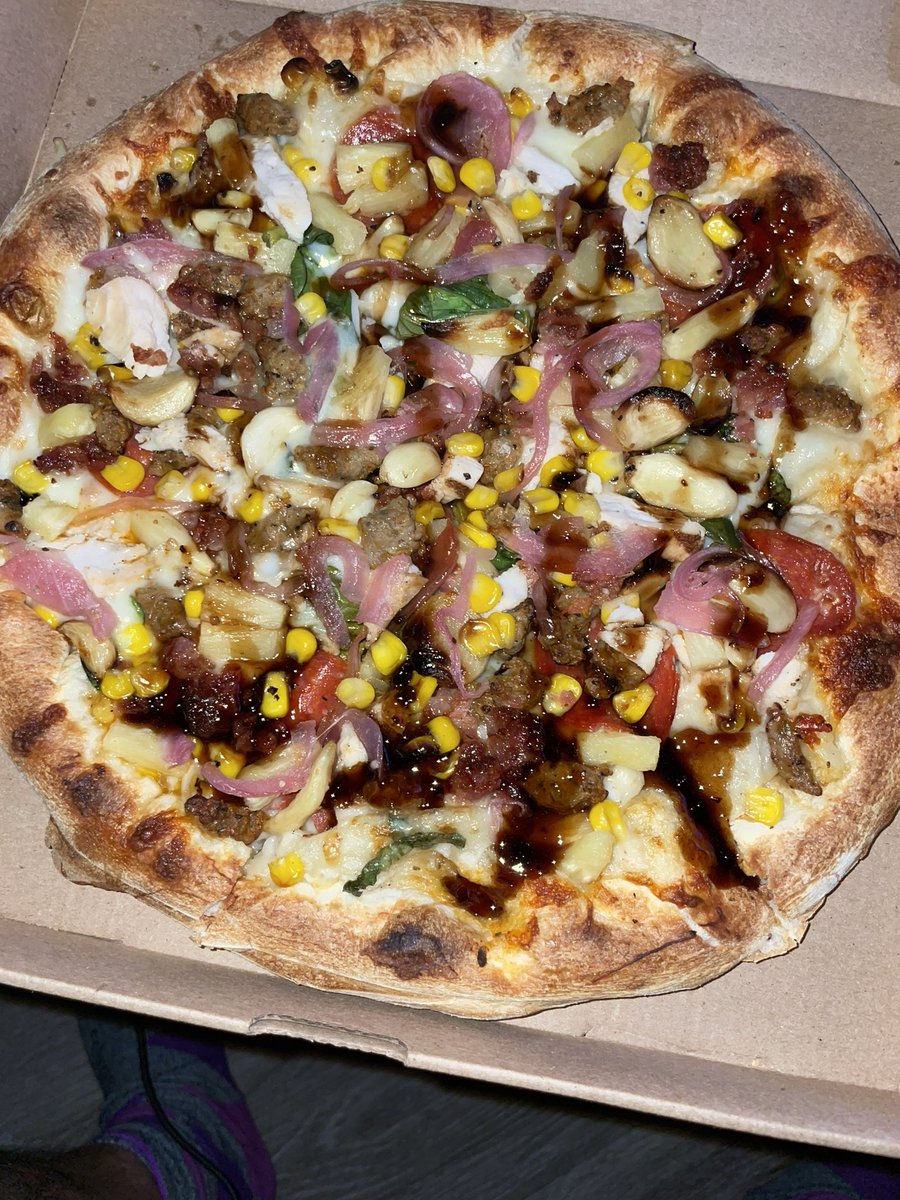 DiggyChiz_21's tweet image. #modpizza #pineapplesbelongonpizza 🤤🤤🔥