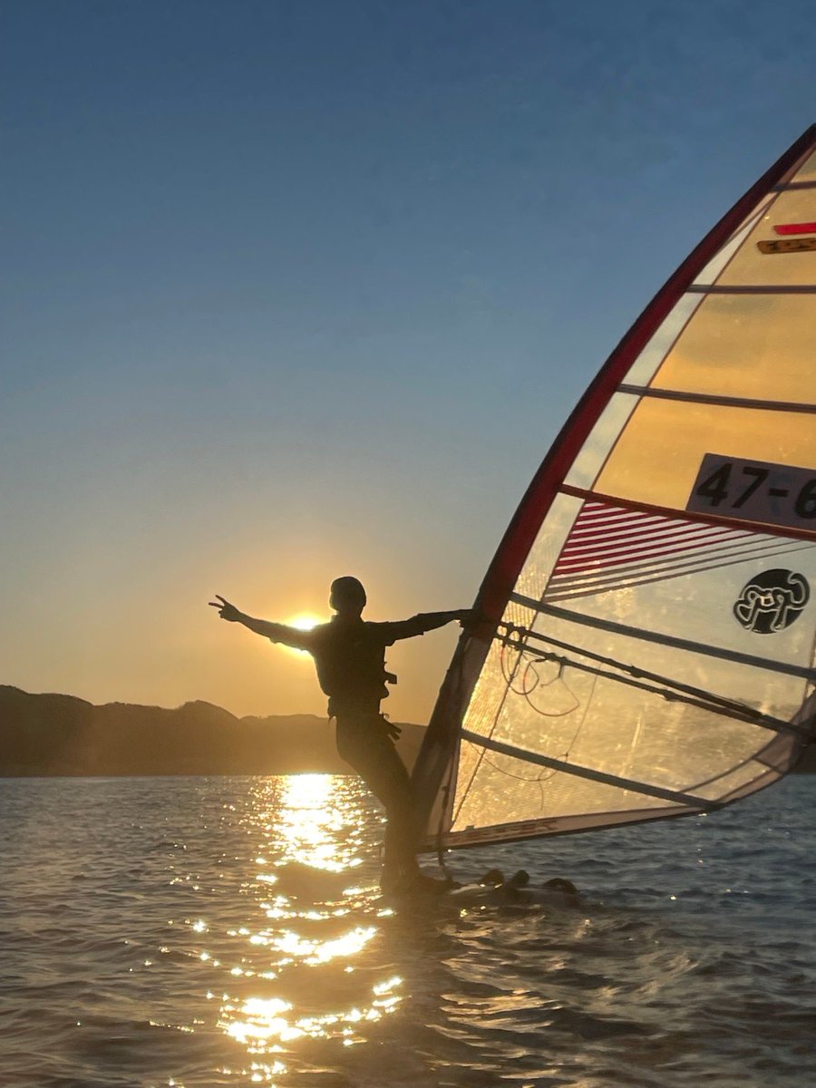 aguwindsurfing's tweet photo. 一月には行ける人みんなで一緒に年越しをして、海の上でみんなで初日の出を見ます🌞🌞
その後みんなで鶴岡八幡宮に初詣に行ったり⛩小町通り食べ歩きしたり🍚✨いい年になること間違いなし‼︎🌸
私たちと一緒に素敵で非日常的な年越ししませんか？ https://t.co/oMhtX7lkLn