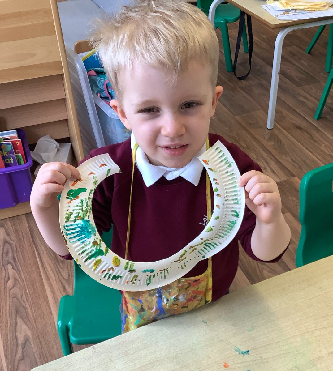 Last week, the children in our #Nursery explored the continent of #Africa

They looked at colours and patterns on traditional dress. The children made their own necklaces. 

#LaindonPark #LaindonParkPrimary #LaindonPrimary #Laindon #Zenith