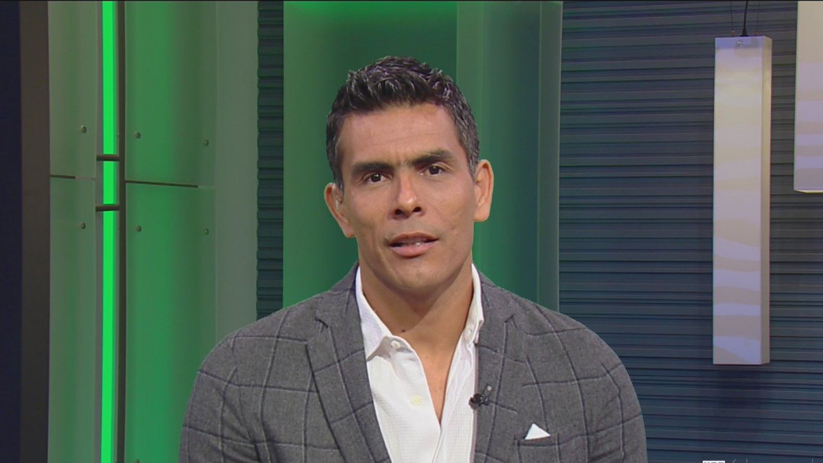 julerigall's tweet photo. Abro debate ¿Quién se te hace más insoportable en una transmisión o partido de fútbol?

🔄 Oswaldo Sánchez 
❤️ Marion Reimers https://t.co/tvTAXGTZsp