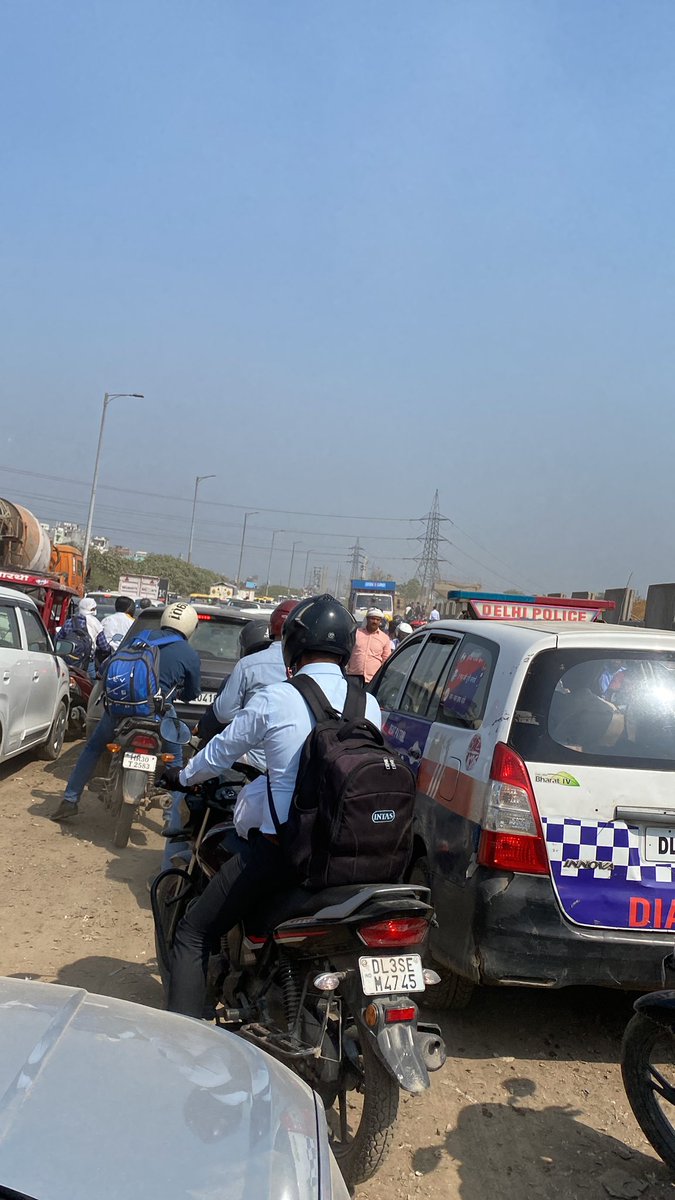 anurag781's tweet photo. @dtptraffic Even police patrol is stuck badly. Hope they reach quickly. https://t.co/iJWCQGVoVo