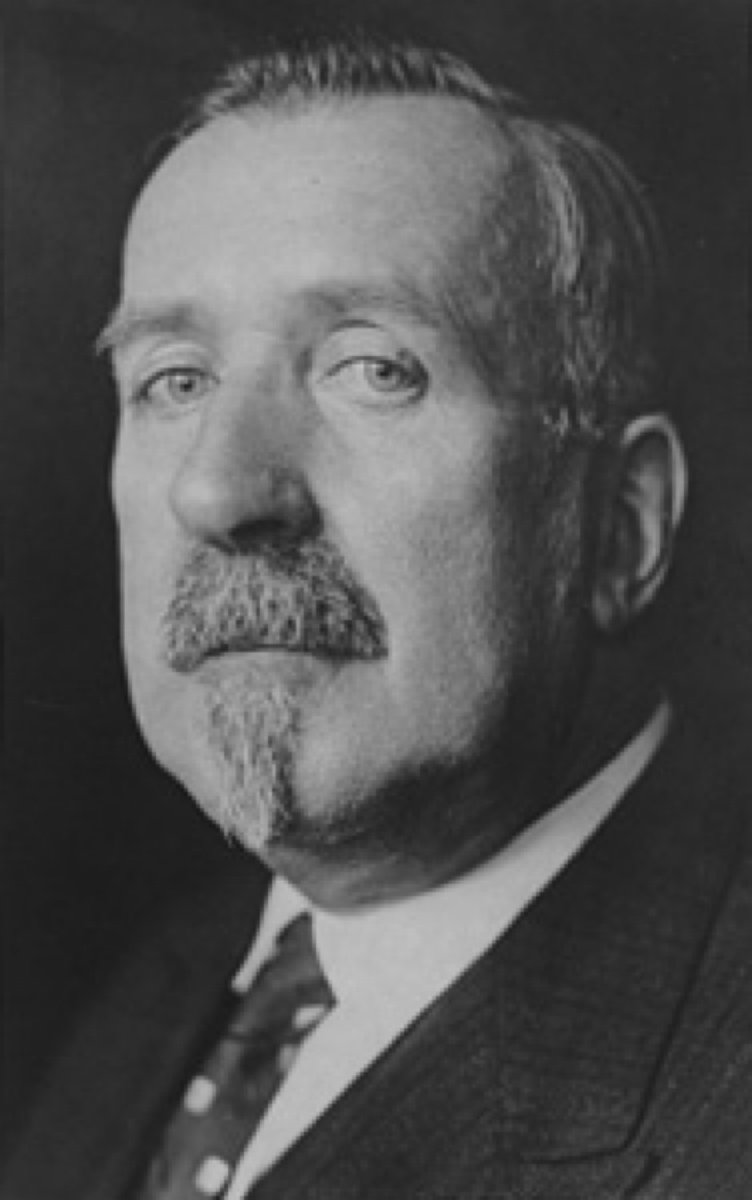 Peine01's tweet photo. „Der Irrationalismus hat sich mühelos durchgesetzt, aber die Vernunft siegt nie von selbst – sie muss erkämpft werden.“
Heinrich Mann, der heute seinen 151. Geburtstag feiern könnte.  
27. März 1871- 11. März 1950 https://t.co/aePrhgU7dc