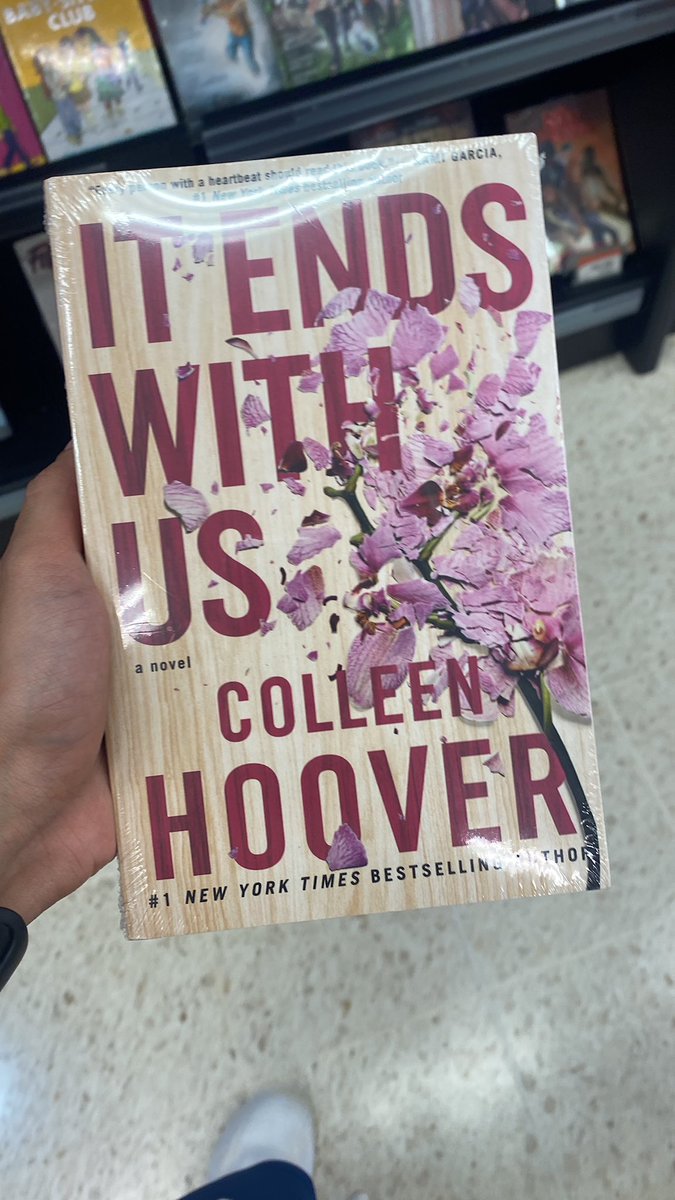 decidí comprar este libro para empezar a leer este año por diversión… lo que no me esperaba es que aparte de disfrutarlo muchísimo por la majestuosa escritura de esta mujer🤌🏼, me fuera a dar una perspectiva completamente distinta de la vida luego de haberlo leído 😭♥️ 100000/10