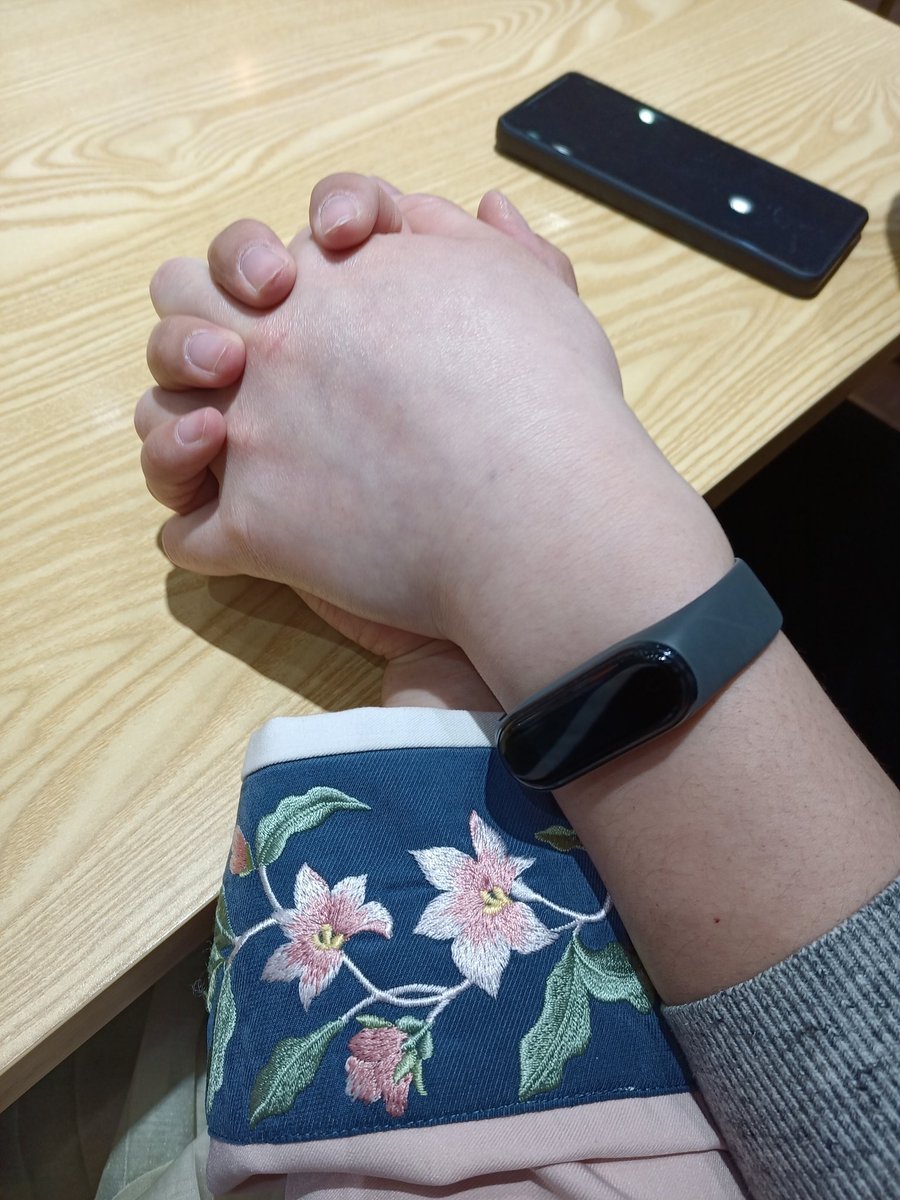 h1776190's tweet photo. 需要现场签收的快递就是他自己🥰 瞒着我偷偷跑过来找我了 #四爱 #第四爱 #四爱情侣  #四爱女攻男受 https://t.co/ygRlXsdylr