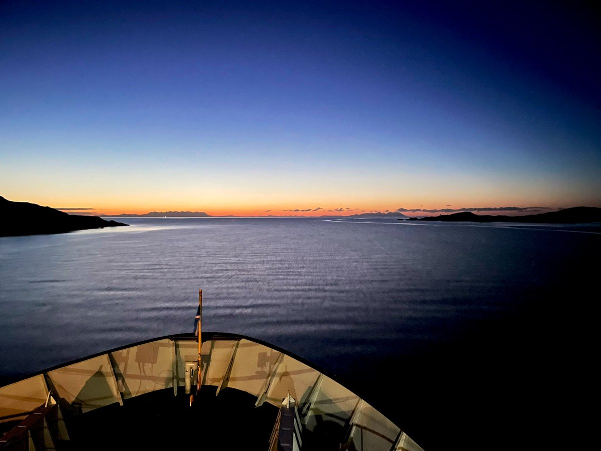 Early morning light ...departing Lochboisdale ⛴️😊