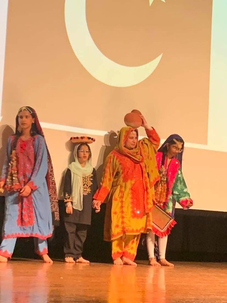 NelofarKhamisa1's tweet image. Kansas State University International Week started with Fashion show. My family represented Sindh,  Pakistan!#SANA #kstatealumni #kstatecoe #kstare #isss #icckstate #sindh #schools #university #education #international