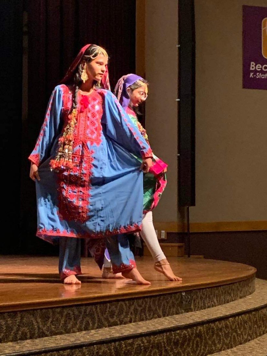 NelofarKhamisa1's tweet image. Kansas State University International Week started with Fashion show. My family represented Sindh,  Pakistan!#SANA #kstatealumni #kstatecoe #kstare #isss #icckstate #sindh #schools #university #education #international