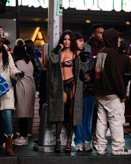 NYC moment 📸@sdillon_photo https://t.co/udTYuRoBTu<a class="tags" target="_blank" title="On Twitter" href="/?out=eyJ0eXAiOiJKV1QiLCJhbGciOiJIUzUxMiJ9.eyJpYXQiOjE3MjE1NDIyNjEsImlzcyI6InR3cG9ybnN0YXJzLmNvbSIsIm5iZiI6MTcyMTU0MjI2MSwiZXhwIjoxNzUzMDc4MjYxLCJyZWRpcmVjdF91cmwiOiJodHRwczovL3R3aXR0ZXIuY29tL3NkaWxsb25fcGhvdG8ifQ.IKWbLfK7GPNyWiVASo3jpSpHBda7xXFQjv15XL9H29lFx_owlZh8SfkmKMAaE9FnbXKVe41Rynru-PKAuA7dtg">@sdillon_photo</a><a href="/tag/sneakpeek"class="tags"><span>#sneakpeek</span></a><a href="/tag/cybermonday"class="tags"><span>#cybermonday</span></a><a href="/tag/dreamersbyjungkook"class="tags"><span>#dreamersbyjungkook</span></a>