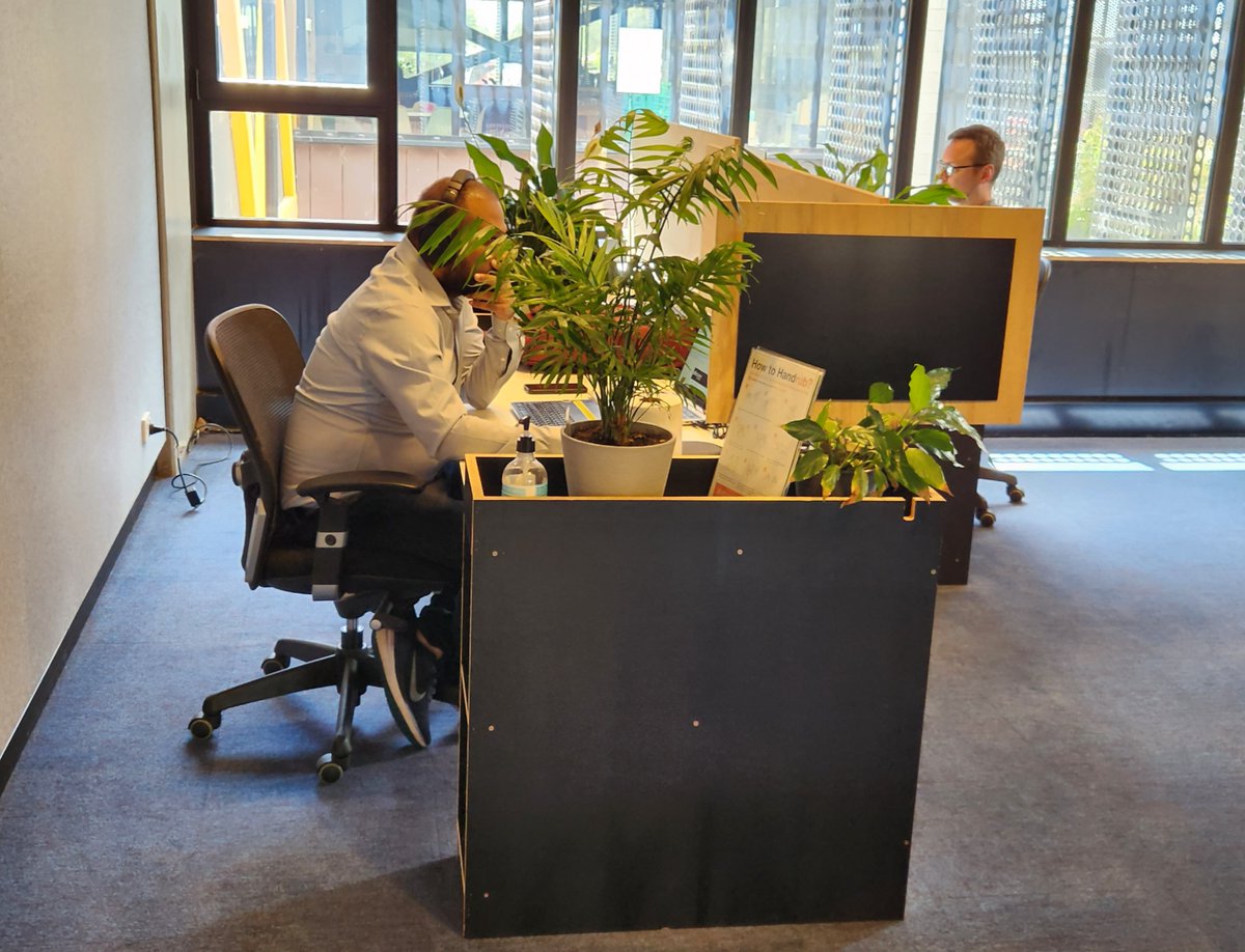 WesternBace's tweet photo. Don't like rainy days? 

Just remember that rain is essential for growth and change. 
Embrace the rain and let it inspire creativity. 

Here’s to looking forward to a productive week ahead 😊! https://t.co/buaygiepYH