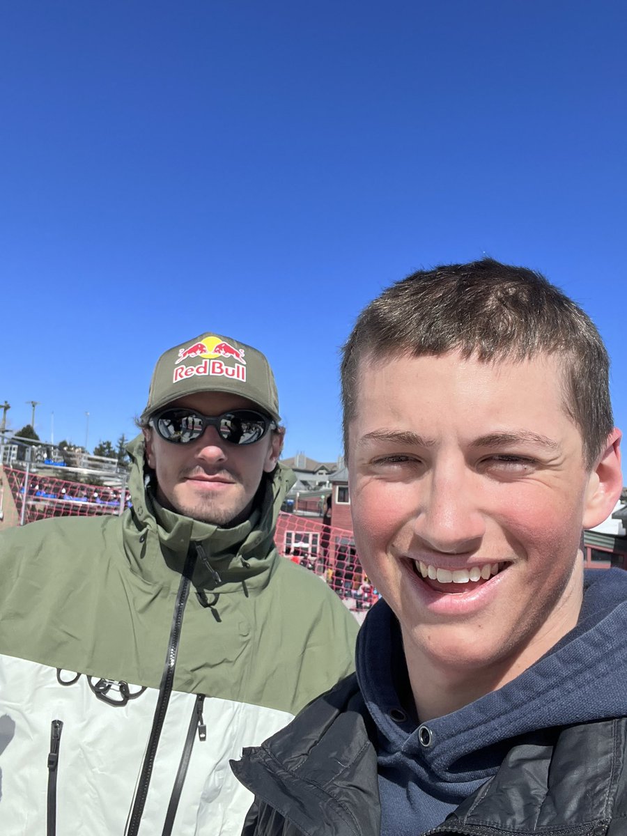 Unreal day at <a href="/BlueMtnResort/">Blue Mountain Resort</a> today to end the season. Blue skies, small lines, and even ran into the  🇨🇦🏅🐐<a href="/markmcmorris/">Mark McMorris</a> ! #bestday #bluebird #springriding