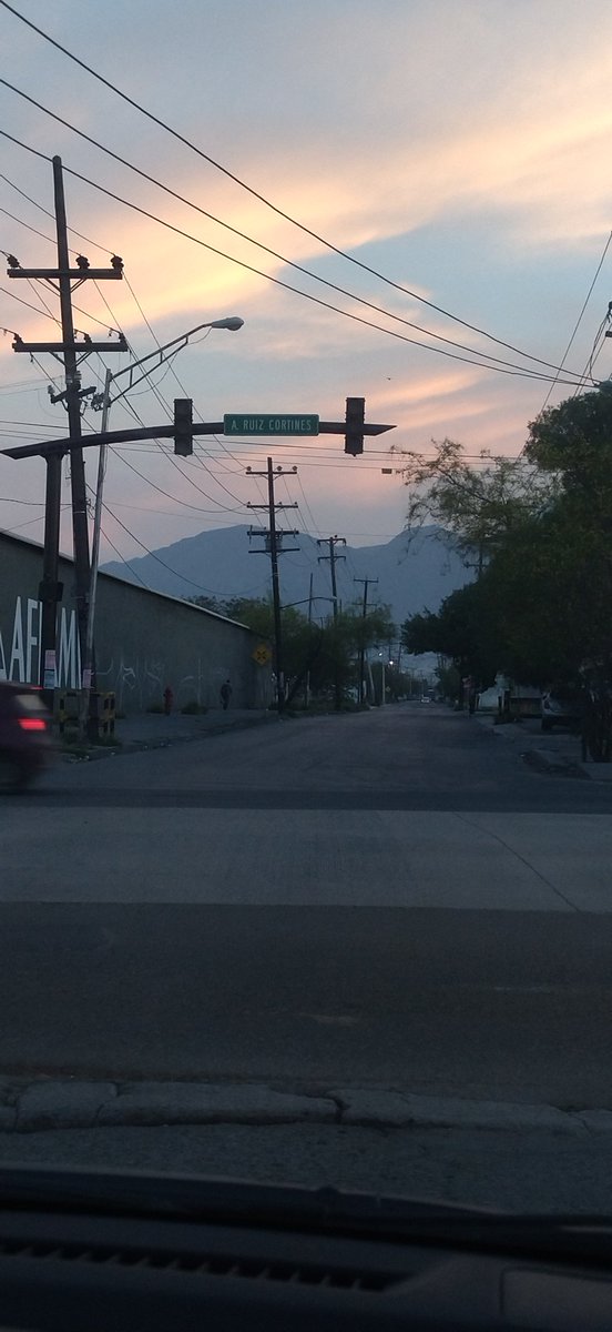 iorshhh's tweet photo. @municipiodegpe semáforo sin funcionar Ruiz Cortines y calle nueva ya tiene varios días https://t.co/ZGhrWH2pdx