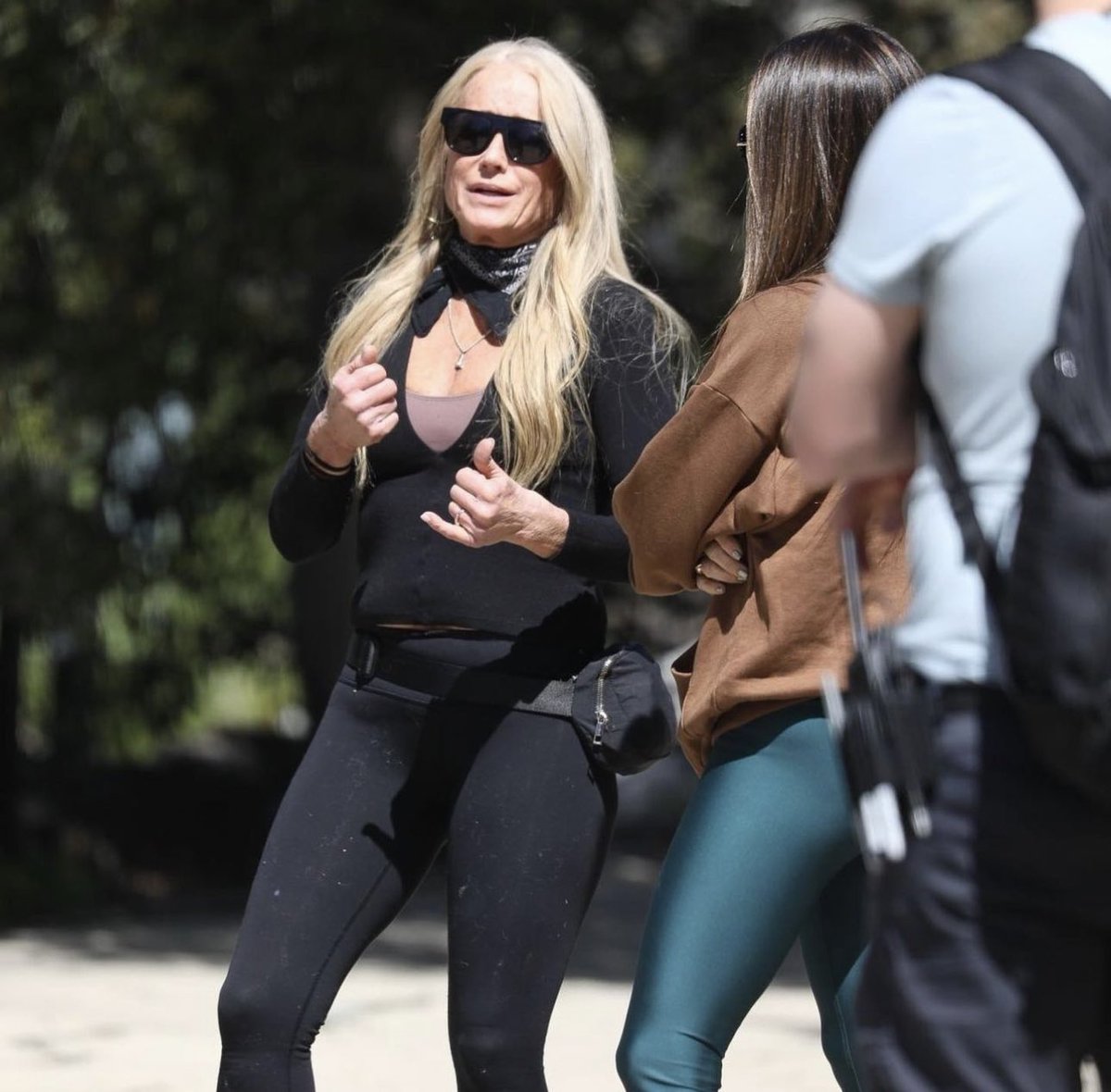 oneandonlyEddyb's tweet photo. Kim, Kyle and Dorit filming for #RHOBH https://t.co/rBGqiw9xIV