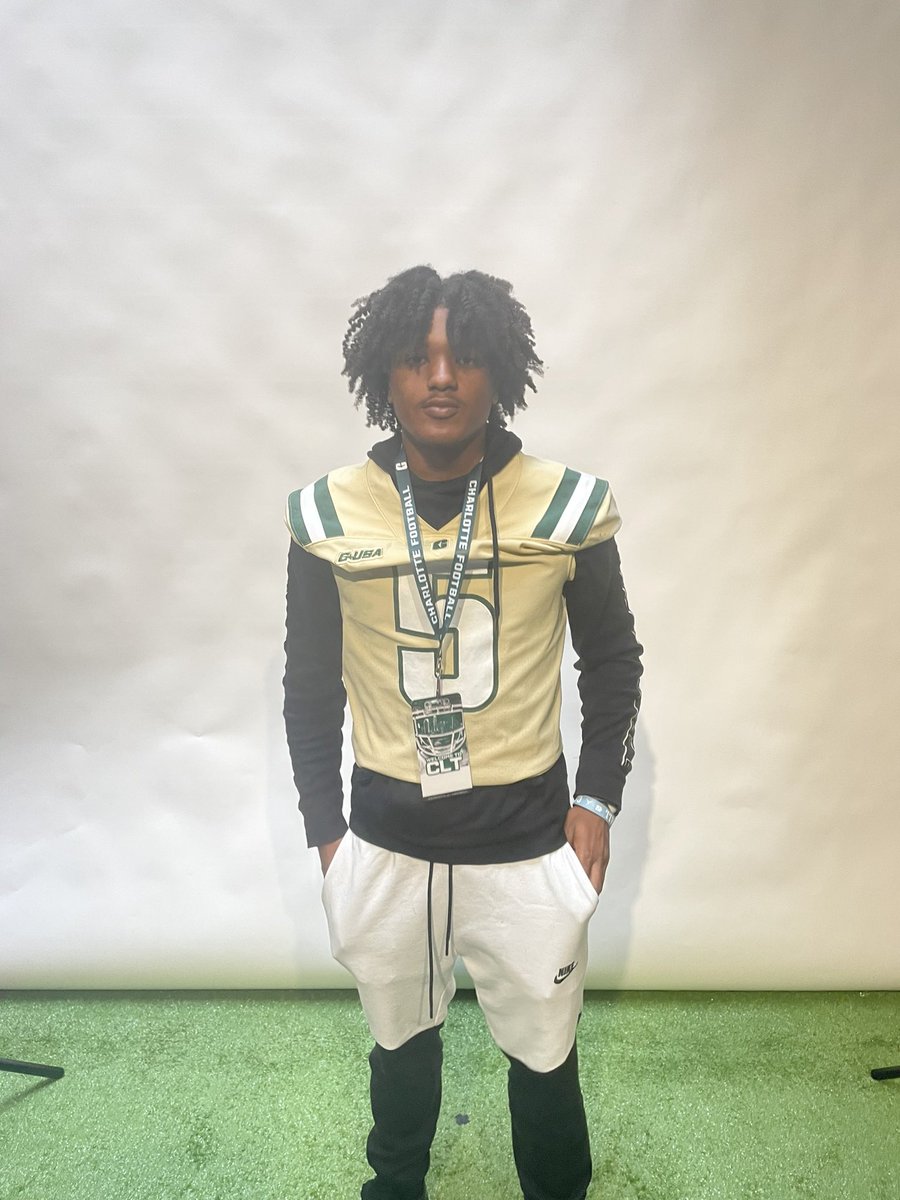 Had a great time at <a href="/CharlotteFTBL/">Charlotte Football</a> today.💚<a href="/HawkMgmt/">Coach Chris Hawk</a> <a href="/JLBarnes4/">Coach JB</a> <a href="/mhartline59/">Michael Hartline</a> <a href="/JacksonBlock17/">Jackson Block</a> @CoachBWiggins <a href="/JCCougarsFB/">Julius L Chambers Cougars FB</a>