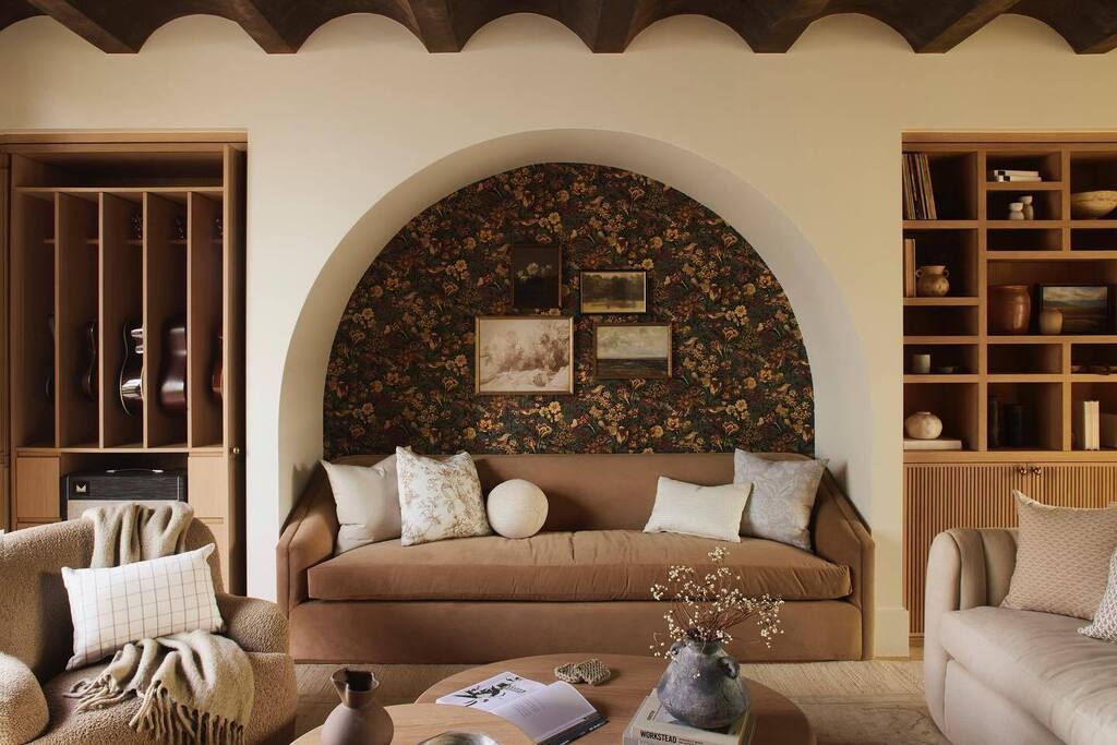 BrandonArchitec's tweet image. •Take me on down to nap town 🙌🏽• #brandonarchitects

__________________________
Interior: @lindyegalloway 
Builder: @gontermanconstruction 
Lens: @samfroststudio instagr.am/p/CqRdiX7Jt-F/