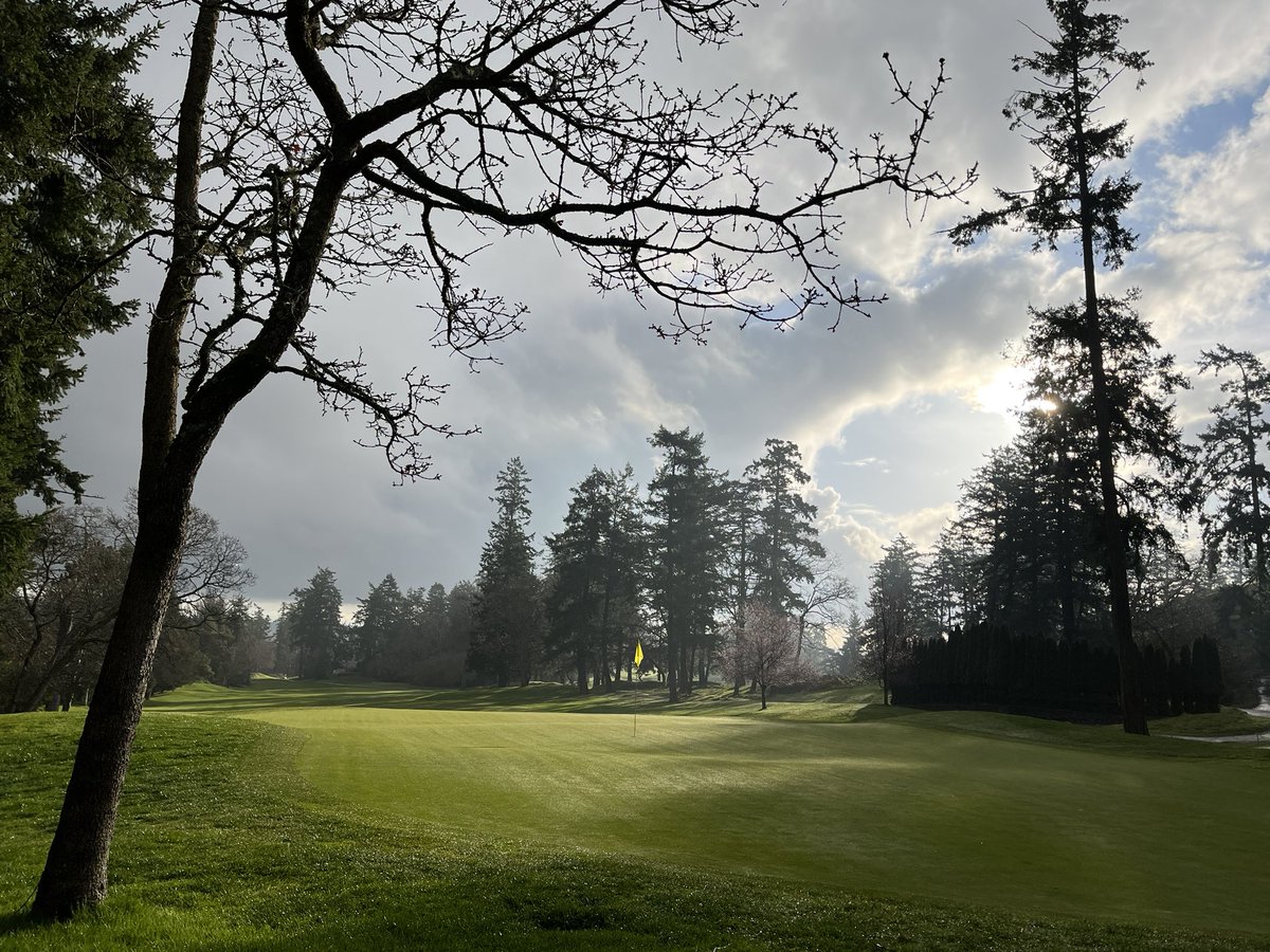 A photogenic Spring Opening <a href="/GorgeValeGC/">Gorge Vale GC</a>