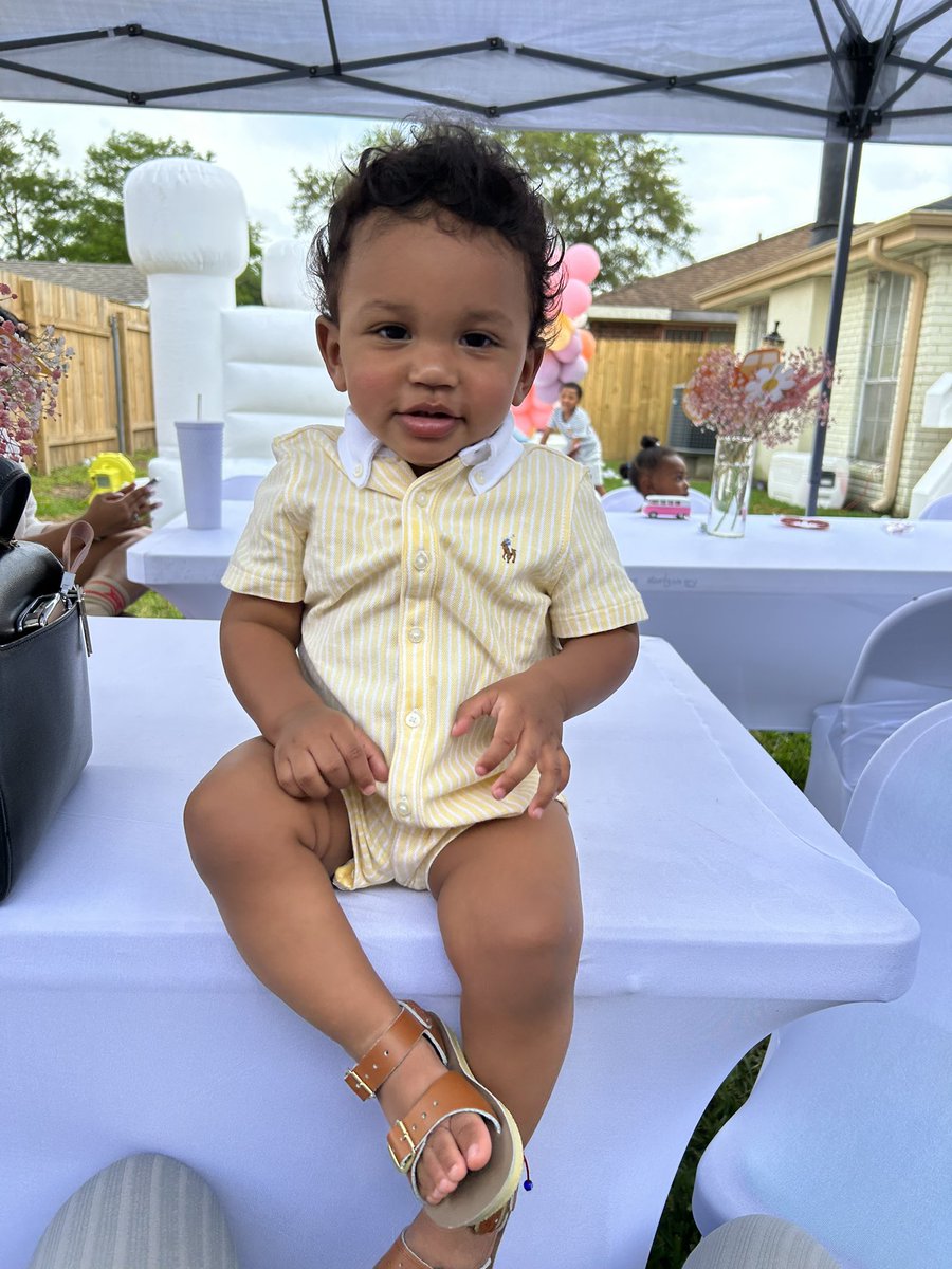 tterryell's tweet photo. Brayleigh’s 2nd birthday party 🐰💛 https://t.co/PwQDblWD3v