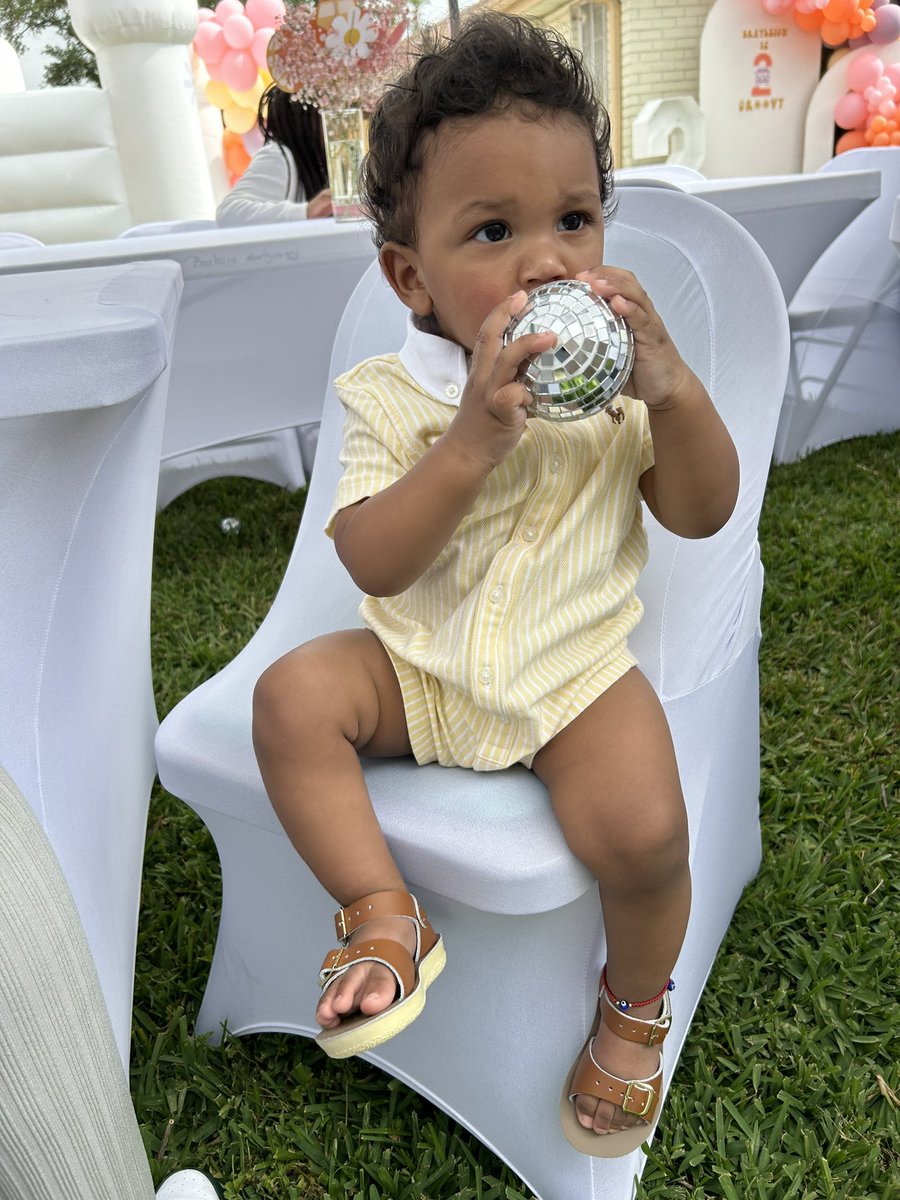 tterryell's tweet photo. Brayleigh’s 2nd birthday party 🐰💛 https://t.co/PwQDblWD3v