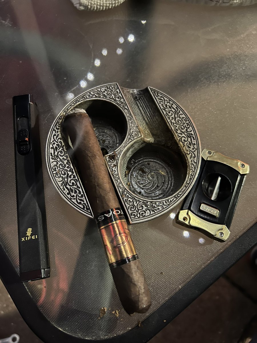 D_To_Tha_J's tweet photo. Ending the weekend with an Acid Toast. Stay True And Smoke Classy My Friends. @ExperienceACID @drewestatecigar @xifeicigartools #AcidCigars #AcidToast  #XifeiCigarTools #CigarLifestyle #CigarNation #CigarSociety #CigarOfTheDay #SmokeClassy #BOTL #SOTL #CigarObsession #CigarEnvy https://t.co/O2dDdRdZL7