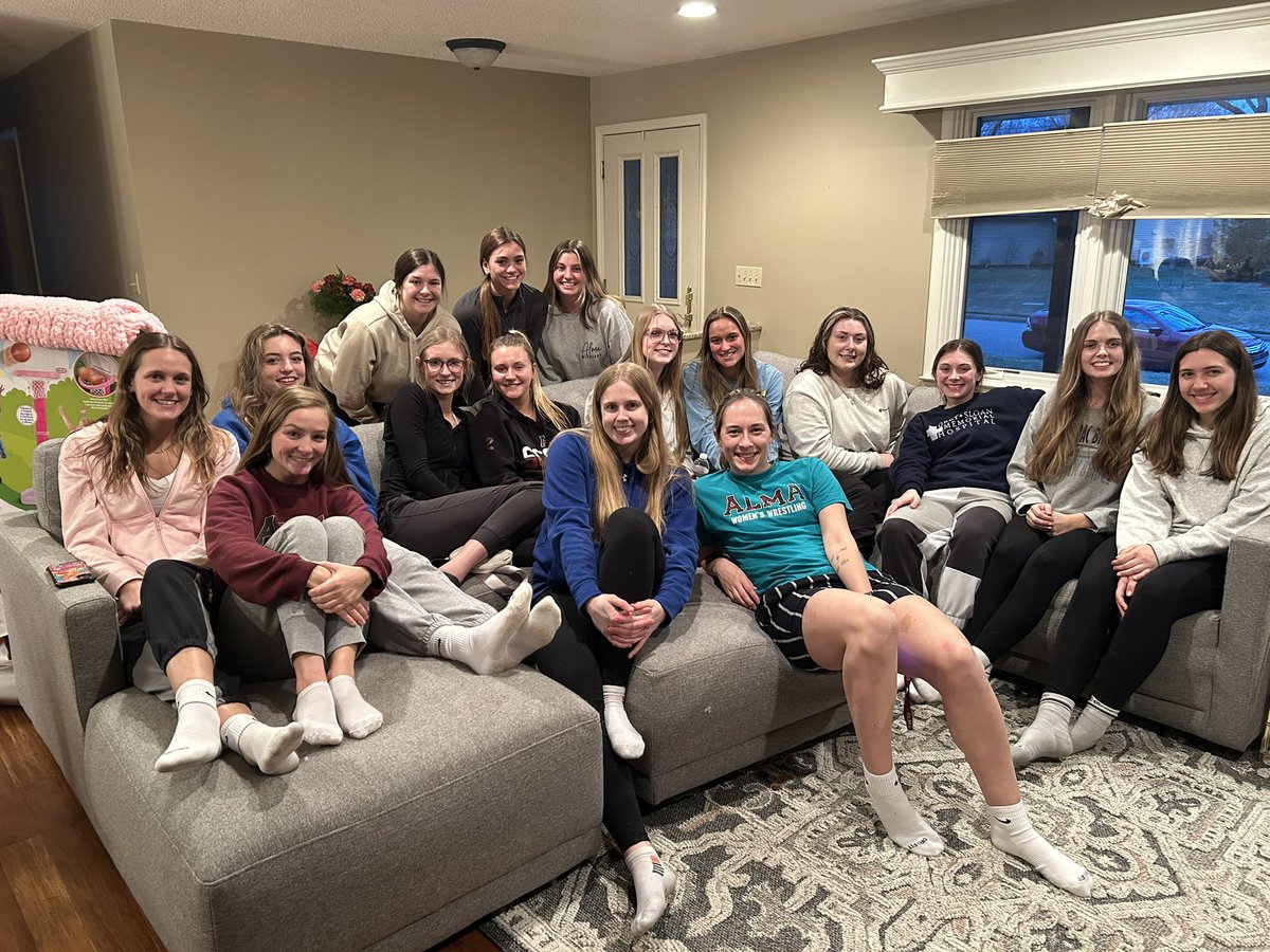 AlmaScotsWBB's tweet photo. Team celebration 2k23‼️So many laughs shared with this group #GoScots 🤍🏀 https://t.co/DfHMy21fSu