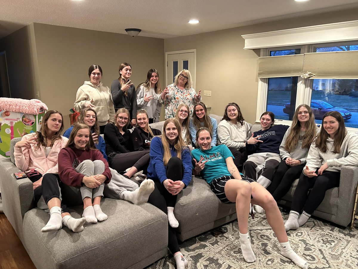 AlmaScotsWBB's tweet photo. Team celebration 2k23‼️So many laughs shared with this group #GoScots 🤍🏀 https://t.co/DfHMy21fSu