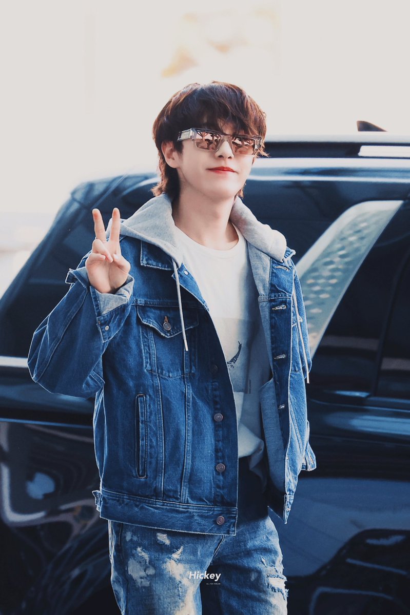 Hickey_Renjun's tweet photo. 𝟐𝟑𝟎𝟑𝟐𝟕 𝐈𝐂𝐍
hi cutie✌🏻🖐🏻🕶️

#RENJUN #런쥔 #仁俊 #NCTDREAM https://t.co/c4swK8O4hB