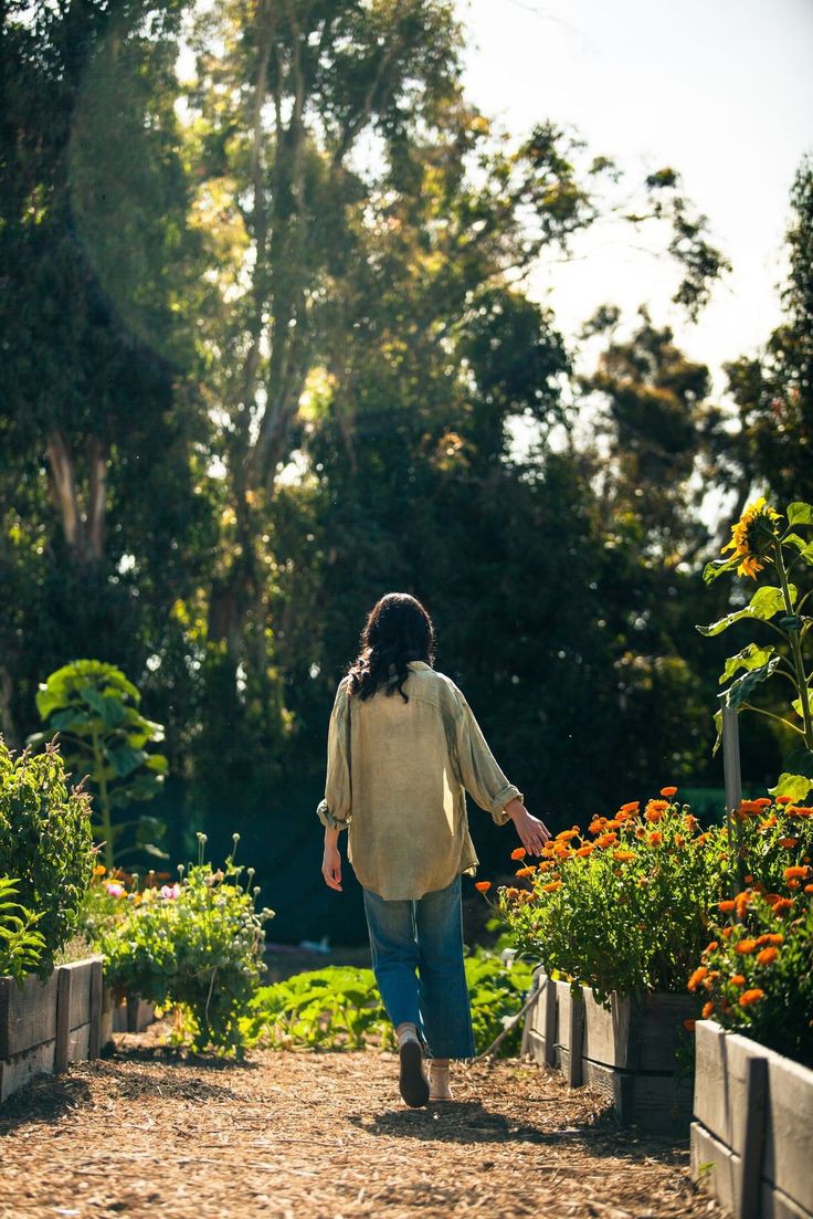 "tanrım, bir çiçeğe bakmak için bana yavaşlamayı öğret."