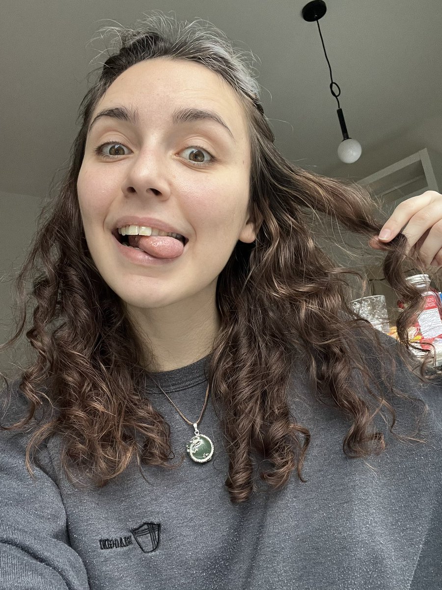 alisathinks's tweet photo. Just realized that my hair went from almost straight to pretty curly in just 3 years😱 #curlyhair #curlygirlmethod https://t.co/7Sm0sz4L1X