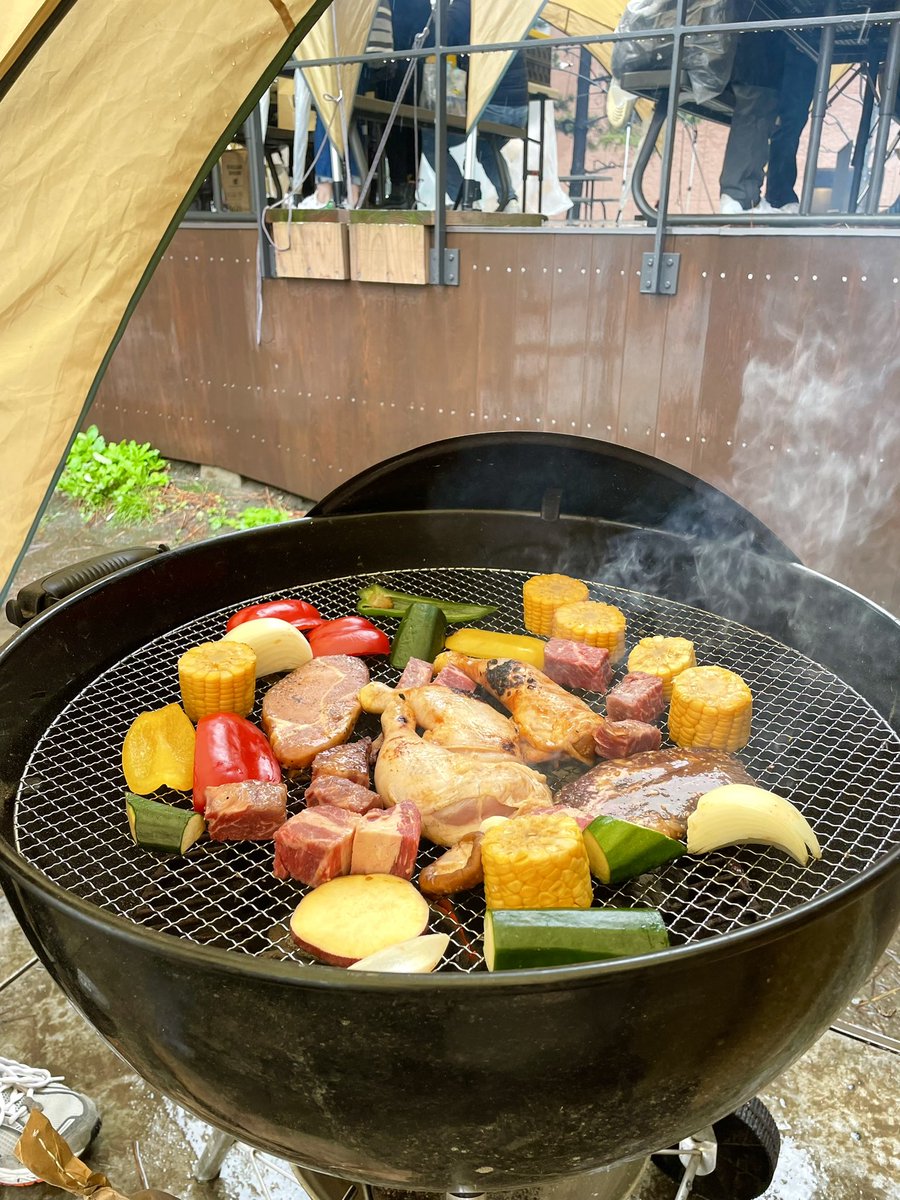 インスタ万垢オフ会。面白いと勉強になるが交互にきて、毎回めっちゃ楽しい。BBQしながら最近どうって話して、カラオケなのにPC開いてchatGPTの活用術を教えてもらって、3次会しながら投稿作って。お仕事仲間と集まると遊びと仕事が混ざっててずっと楽しいし、やる気と元気が出る。みんなで笑って過ご…