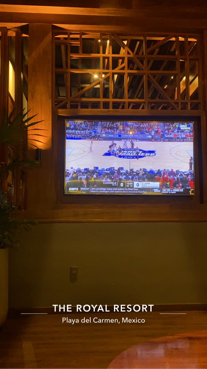 bensonelizab's tweet photo. @IowaWBB Playa del Carmen, Mexico! https://t.co/ThWiIzYiR1
