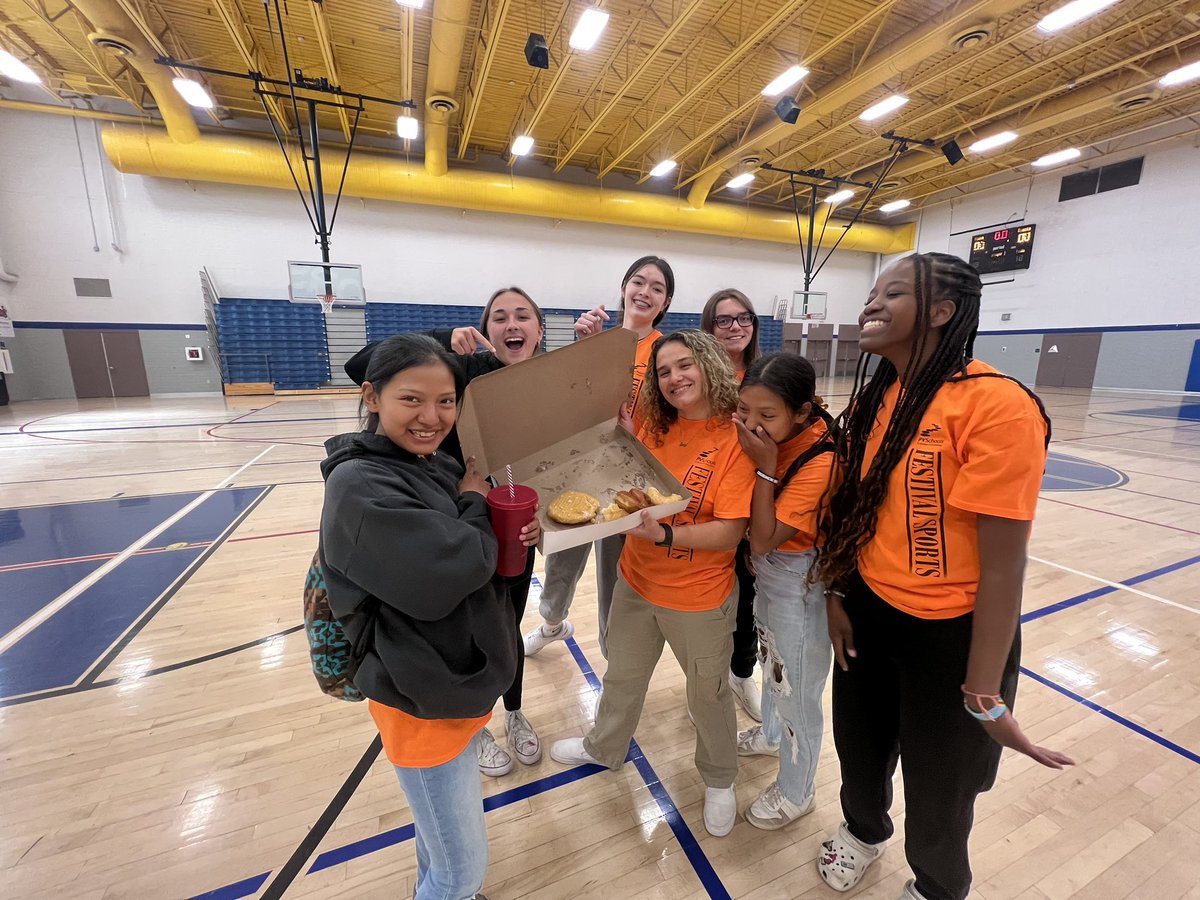 PVHSTrojansWBB's tweet photo. PVWBB was in full force at middle school Festival on Saturday!  Very proud of them and super lucky to be their coach. 16 of them took time out out of their day to help and coach several teams and stay late to clean up. WE love supporting @PVUSDATHLETICS
and @pvschools  

WE>me. https://t.co/67OuNUUkRD