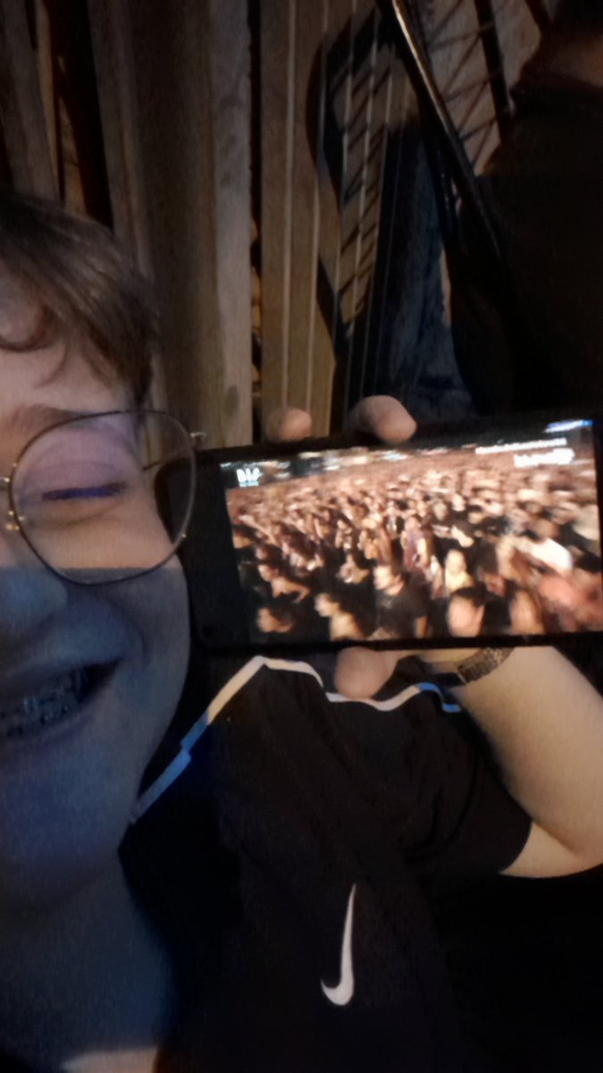 modanesss's tweet photo. eu quando o tato conseguiu achar o show do baco pra mim EU SOU LOUCA NESSE PRETO PQP https://t.co/WE1rdOeWWl
