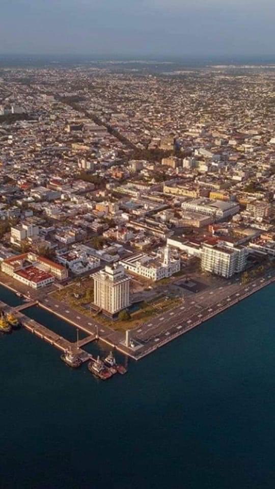 Turisteando_Ver's tweet photo. Gran postal aérea del puerto de #Veracruz. https://t.co/8a5AdOTzmj