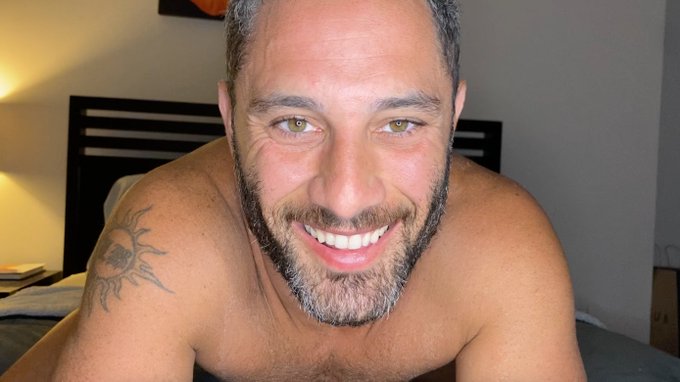 I hope you're having an amazing day with your friends and loved ones while you think about me in bed