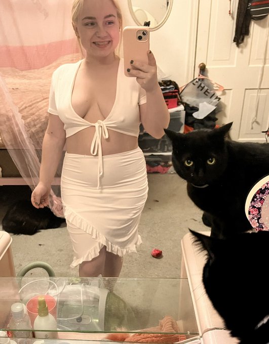 Watch Luna Bright🎈's leaked NSFW photo on TwXstars