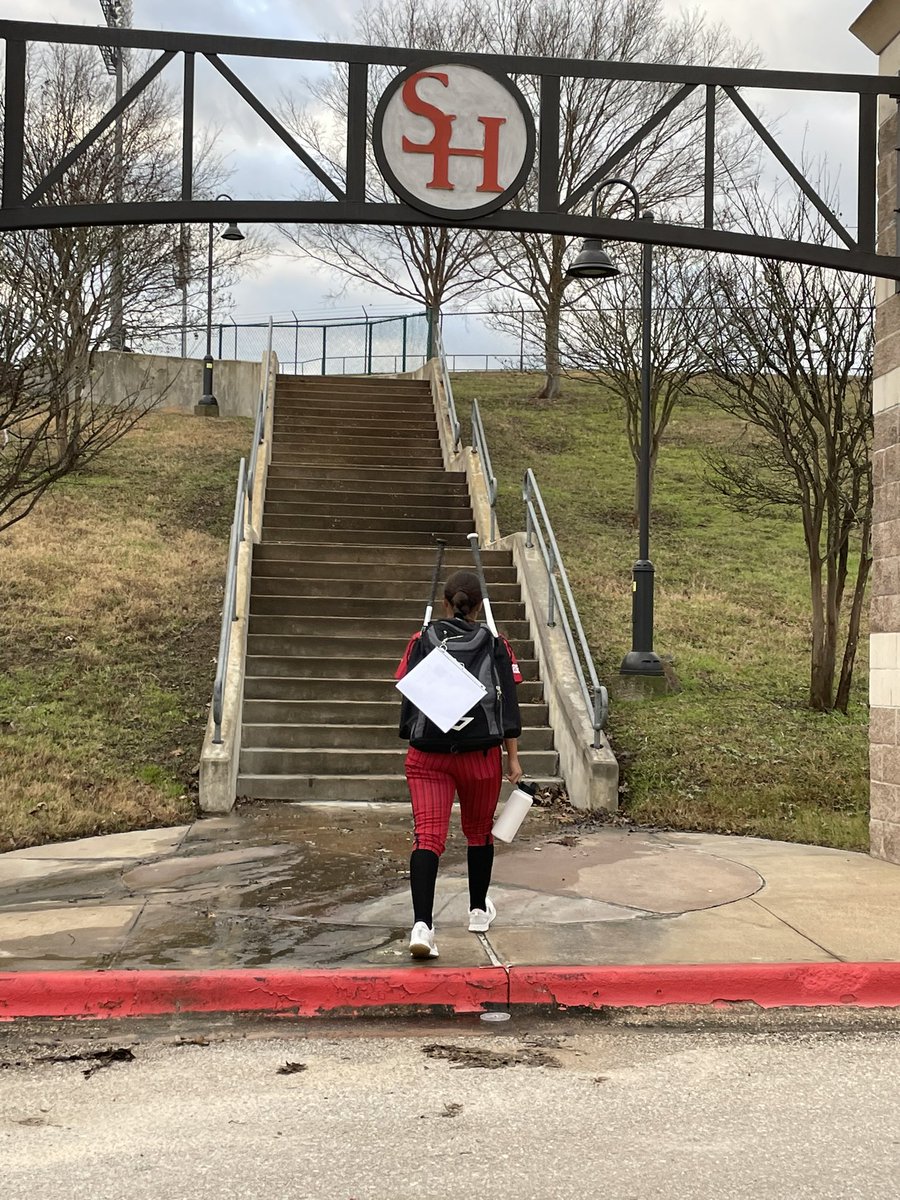 angelboog's tweet photo. Just a girl who has loved softball since she was 4. Keep working and what’s meant to be will be. ❤️❤️❤️ https://t.co/1uj2M20xBj