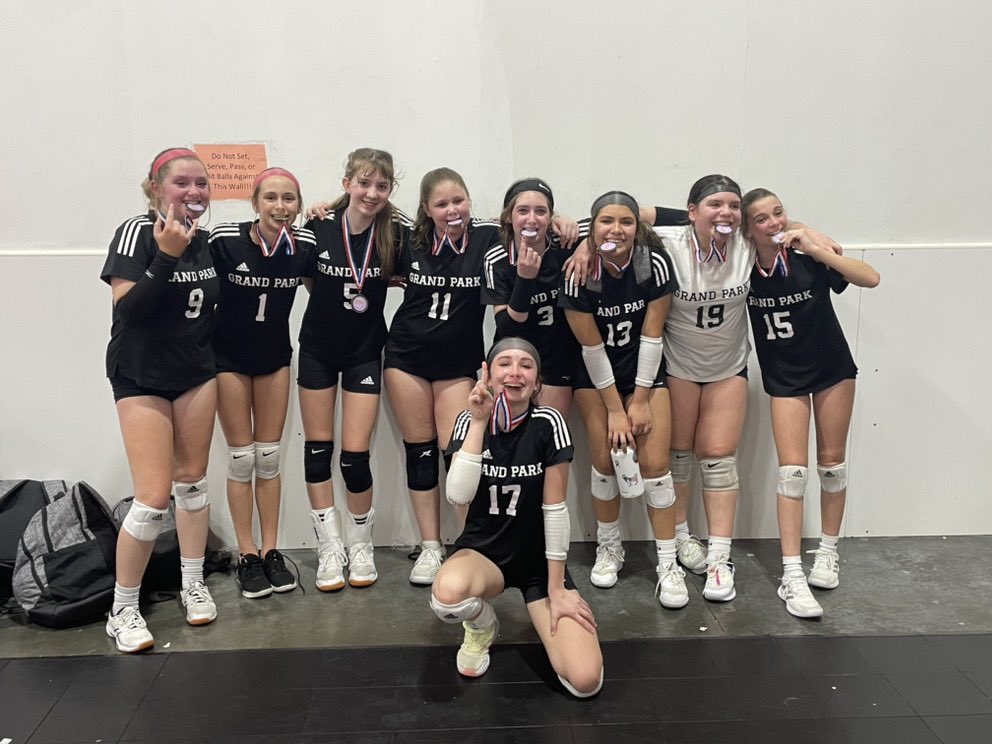 mononselectvb's tweet photo. Congratulations to the 13 Flyers on finishing their season by winning the Academy Spring Break Challenge!
#gpproud #gpfamily #weareone https://t.co/YDhDhcAfmz