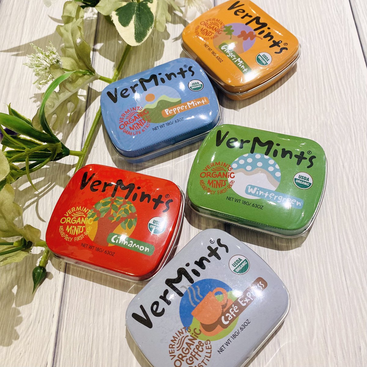 LAAVU1109's tweet photo. #Vermints(バーミント)
カナダ製の #オーガニック のミント #タブレット🌿✨
⁡小さめサイズなので持ち運びも楽ちん❣️
食べ終わった後も、小物入れとしても使えちゃいます☺️💕
⁡
🔵ペパーミント
🟡ジンジャーミント
🟢ウインターグリーン
🔴シナモン
⚪️カフェエクスプレス
⁡
#メッツァ #LAAVU https://t.co/c7wco3WuPf